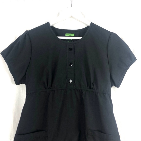 ❤️ 3/$30 HealthPro black scrub top NWOT - Picture 2 of 5